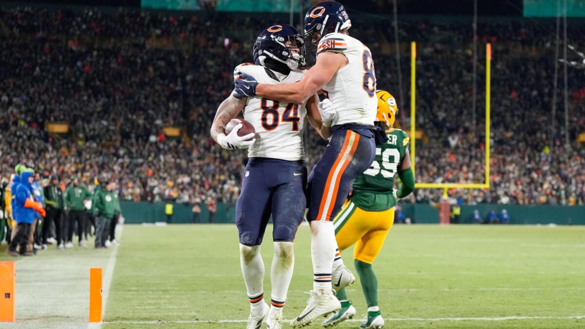 NFL Playoffs: Odds, picks, predictions, best bets for Texans vs. Patriots, Rams vs. Bears on Sunday, Jan. 18