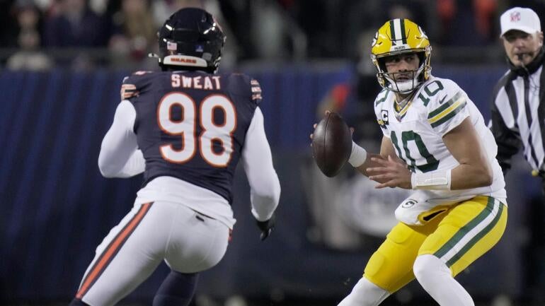 montez-sweat-jordan-love-bears-packers