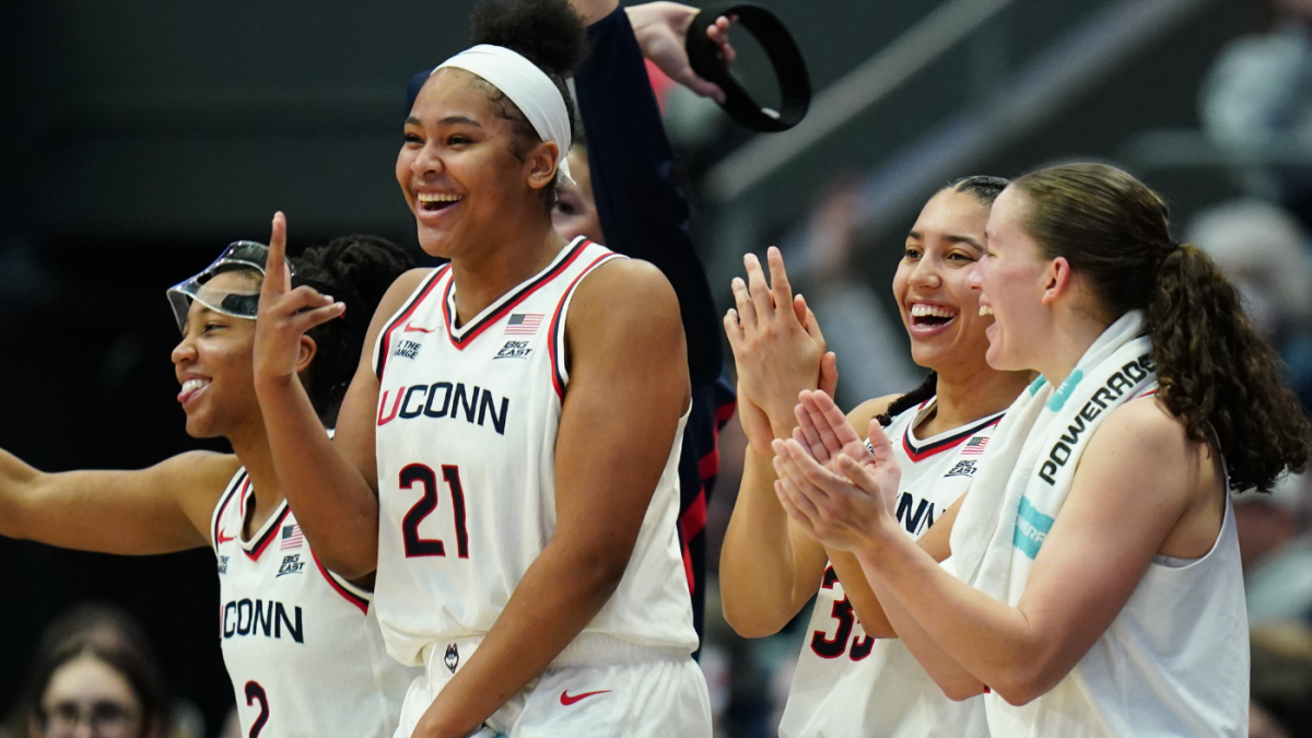 Women's college basketball rankings: UConn is unanimous No. 1, Texas falls to No. 4 after loss to LSU