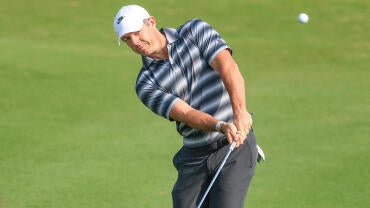 rory-mcilroy-chip-dubai-g.jpg
