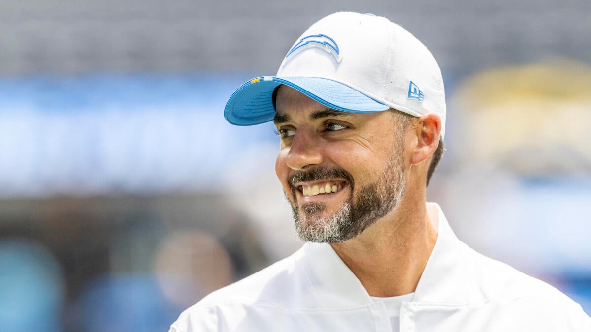 Ravens hire Jesse Minter; UFC, Zuffa Boxing to make Paramount+ debut; Rangers trade for MacKenzie Gore