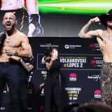 volkanovski-lopes-shirtless-presser.jpg