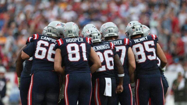 new-england-patriots-huddle