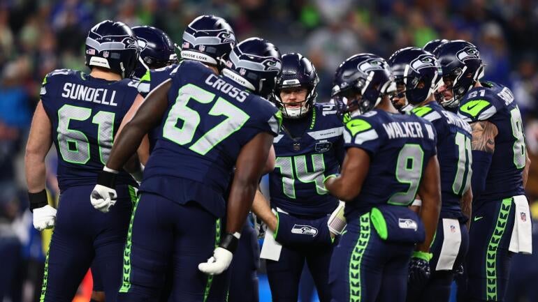 sam-darnold-seattle-seahawks-huddle