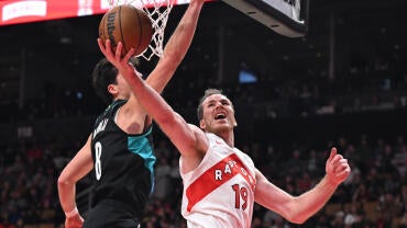 jakob-poeltl-toronto-raptors-imagn-image.jpg
