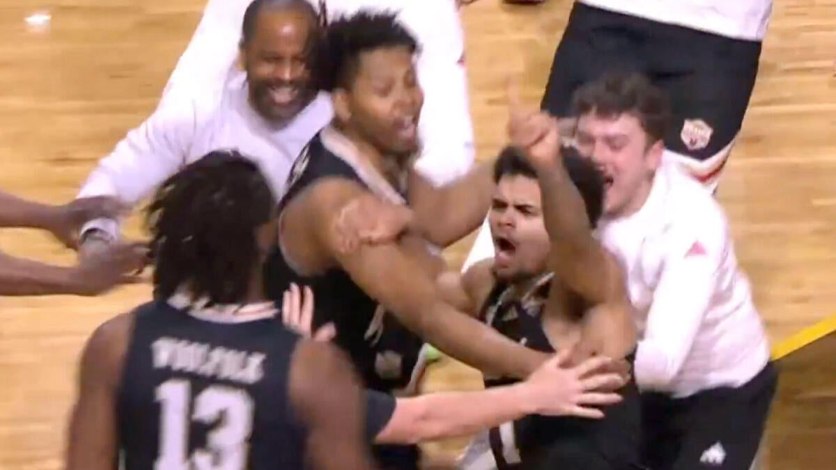 Miami (Ohio) survives scare from Western Michigan to remain unbeaten