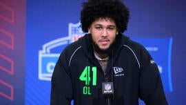 Quão grande é muito grande? Avalie o tamanho raro de Kadyn Proctor antes do Draft da NFL – e por que vale a pena apostar