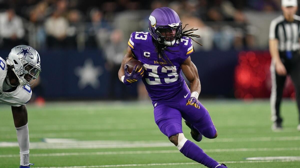Aaron Jones re-signs with Vikings: Veteran RB restructures deal to remain in Minnesota's backfield committee