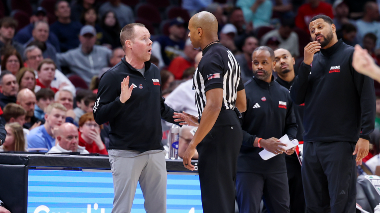 MAC fines Miami (Ohio) coach Travis Steele for halftime outburst during win over Western Michigan
