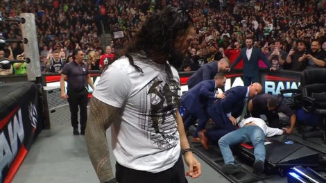 roman-reigns-cm-punk-wwe-raw.png