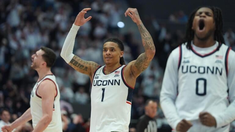 solo-ball-uconn-huskies