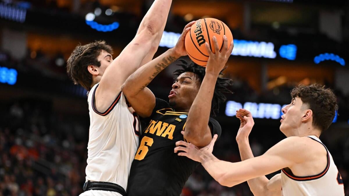 Iowa vs. Illinois live updates: Score, highlights, analysis as Hawkeyes battle Illini in Elite Eight matchup