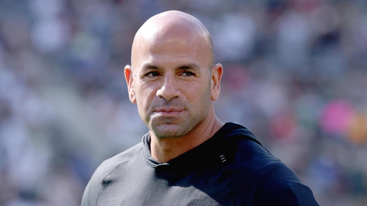 Robert Saleh, Liam Coen move on from 2025 sign-stealing spat: 'That's water under the bridge'