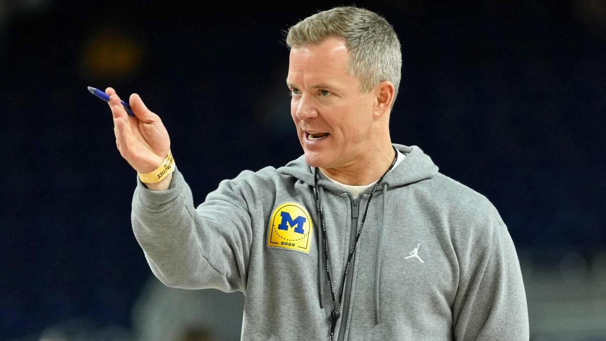 What's next for UNC coaching search after Tommy Lloyd signs new deal with Arizona?