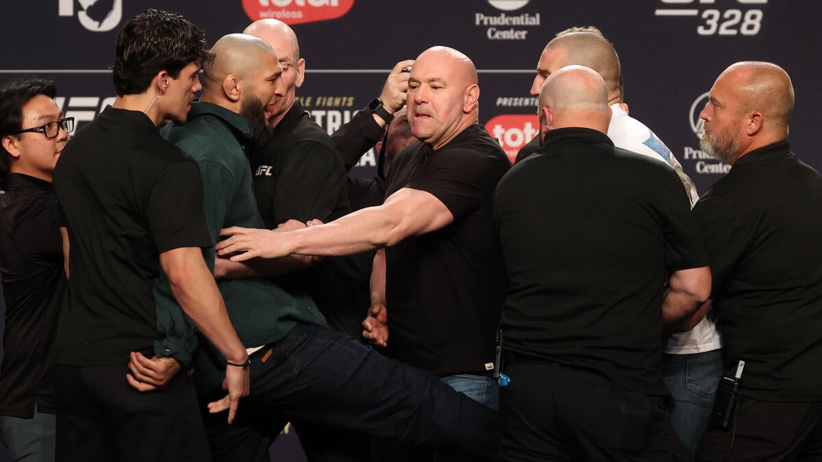 https://sportshub.cbsistatic.com/i/r/2026/05/07/87d647a9-710d-4281-bbc4-ecca736aa1ab/thumbnail/1200x675/380fb49c91c9c21c6b4acca0a7773afd/khamzat-strickland-kick.jpg
