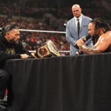 roman-reigns-jacob-fatu-contract-sign.jpg