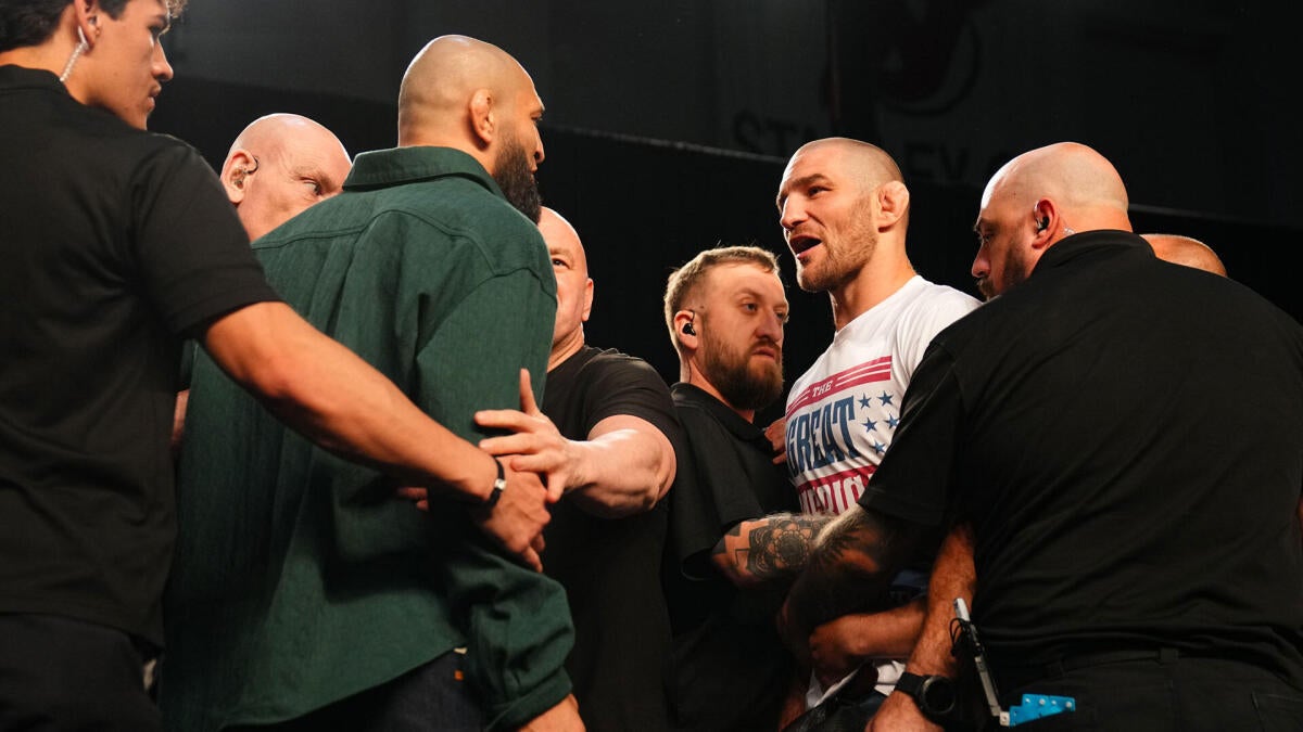 https://sportshub.cbsistatic.com/i/r/2026/05/09/ae6eca9d-c377-4d23-ba7f-03fa62b9c8b3/thumbnail/1200x675/4c7471934926897846fdba59fced0cc5/sean-strickland-khamzat-chimaev-faceoff-328.jpg