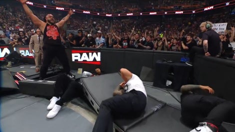 jacob-fatu-roman-reigns-usos-wwe-raw.png
