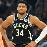 giannis-looks-getty-4.png