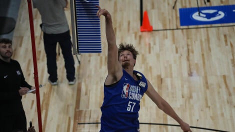 getty-donovan-clingan-zach-edey.jpg