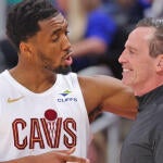 getty-donovan-mitchell-kenny-atkinson-cavaliers.jpg