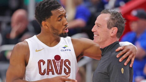 getty-donovan-mitchell-kenny-atkinson-cavaliers.jpg