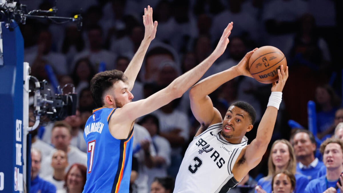 https://sportshub.cbsistatic.com/i/r/2026/05/21/da3ff3ff-3210-442e-85c6-3ac0ff86c638/thumbnail/1200x675/8d1148a5dbe6e7a0fa472a88831dc5b0/sa-okc.jpg
