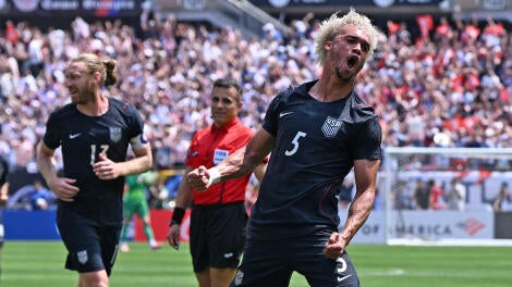 antonee-robinson-usmnt-g.jpg