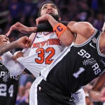 victor-wembanyama-karl-anthony-towns-g.jpg