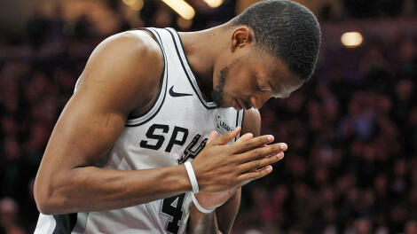 getty-deaaron-fox-spurs.jpg