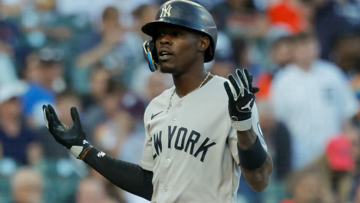 Yankees' Jazz Chisholm celebrates with lollipops after go-ahead home run vs. Tigers