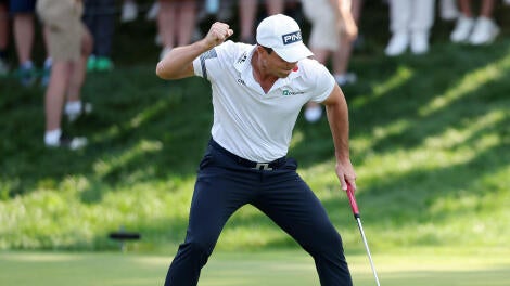 viktor-hovland-fist-pump-travelers-g.jpg