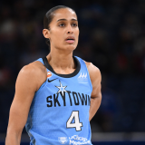 skylar-diggins-chicago-benching.png