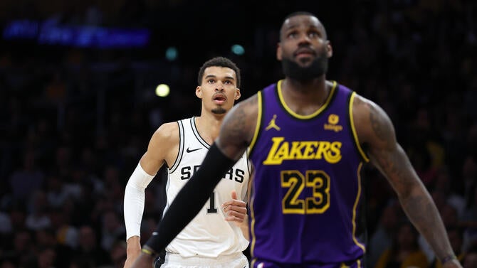 San Antonio Spurs v Los Angeles Lakers