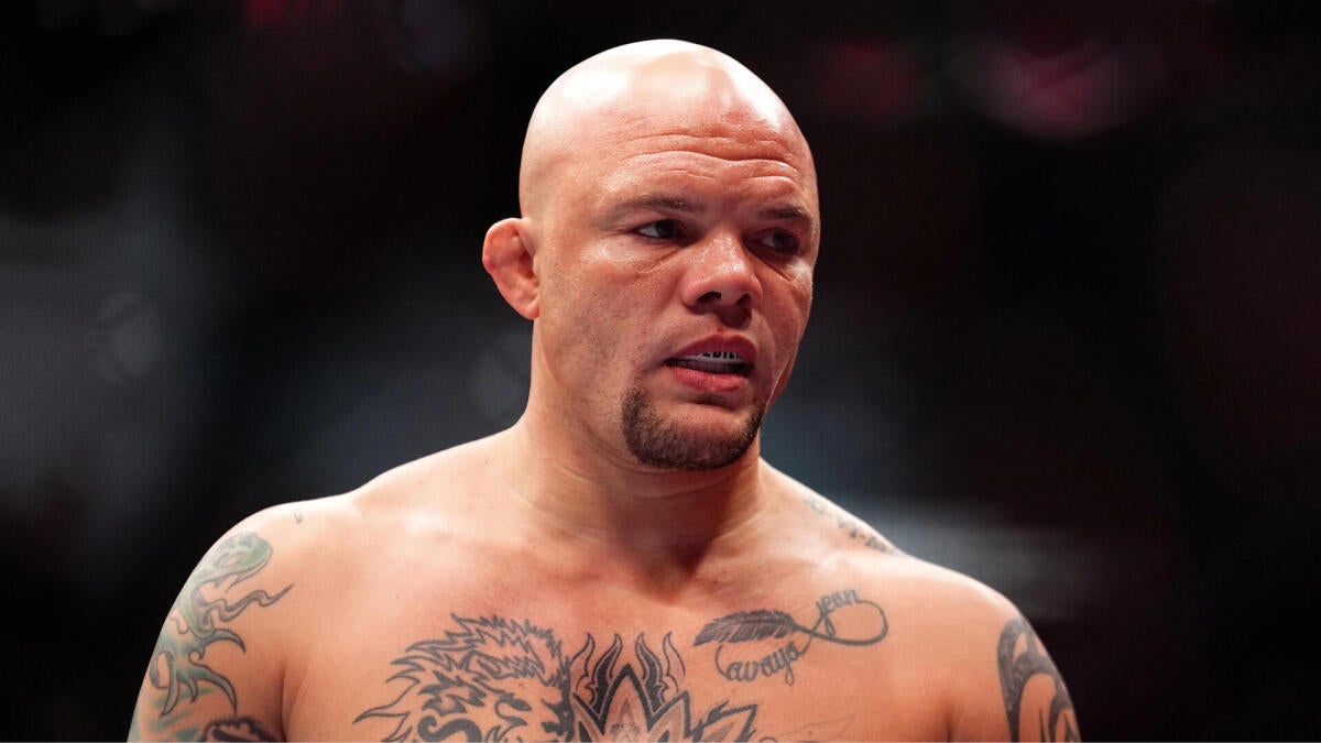 Photo: CBS Sports Anthony Smith Arrested on Felony Domestic Assault Charges in Nebraska