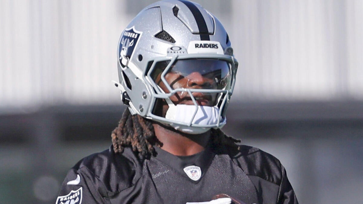 Photo: CBS Sports Ashton Jeanty Suffers Apparent Right Leg Injury at Raiders Practice