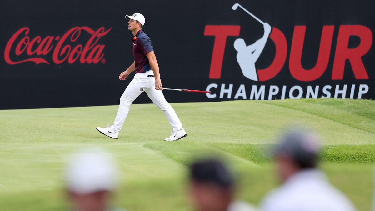 https://sportshub.cbsistatic.com/i/r/2026/08/29/97dd2b0c-af6b-4f6f-9df2-5310be6d51f6/thumbnail/1200x675/dc79c10cc6f4f29f38a3fed37bb68a8c/tour-championship-viktor-hovland-walk.jpg