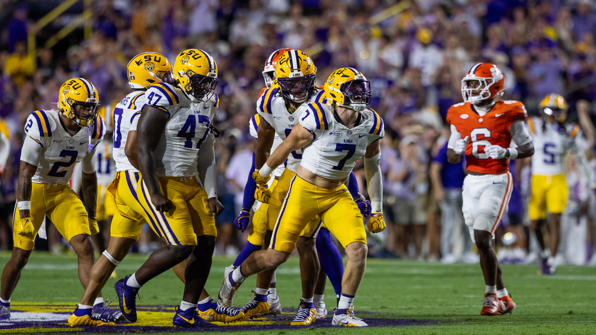College football rankings: LSU set to climb after dominant win, Oregon's status as No. 2 in doubt