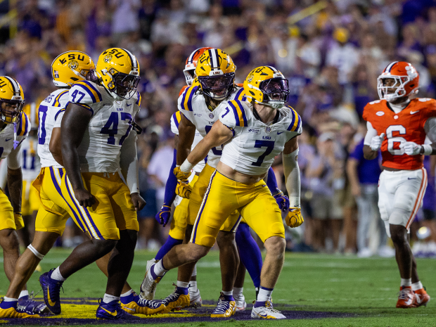 College football rankings: LSU set to climb after dominant win, Oregon's status as No. 2 in doubt