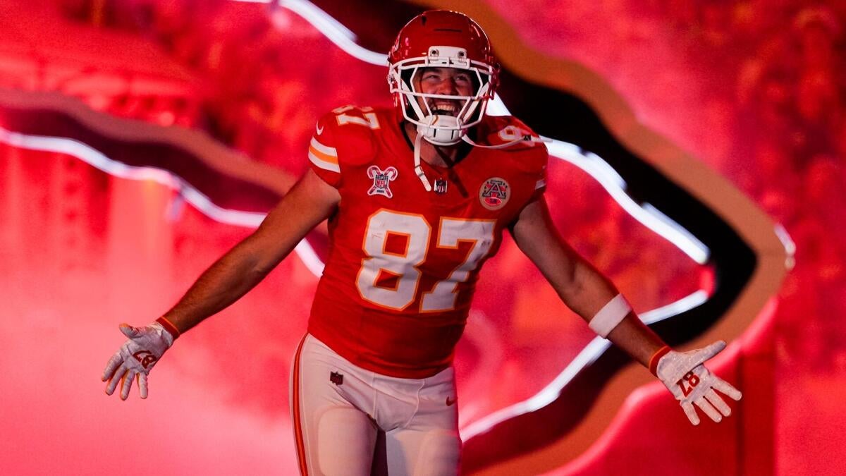 Travis Kelce — Kelce's Reception Clock Is Ticking—History Awaits vs. Las Vegas