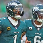 getty-jalen-hurts-devonta-smith-eagles.jpg