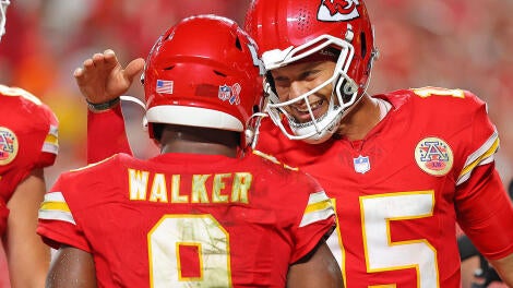 getty-kenneth-walker-patrick-mahomes-chiefs.jpg