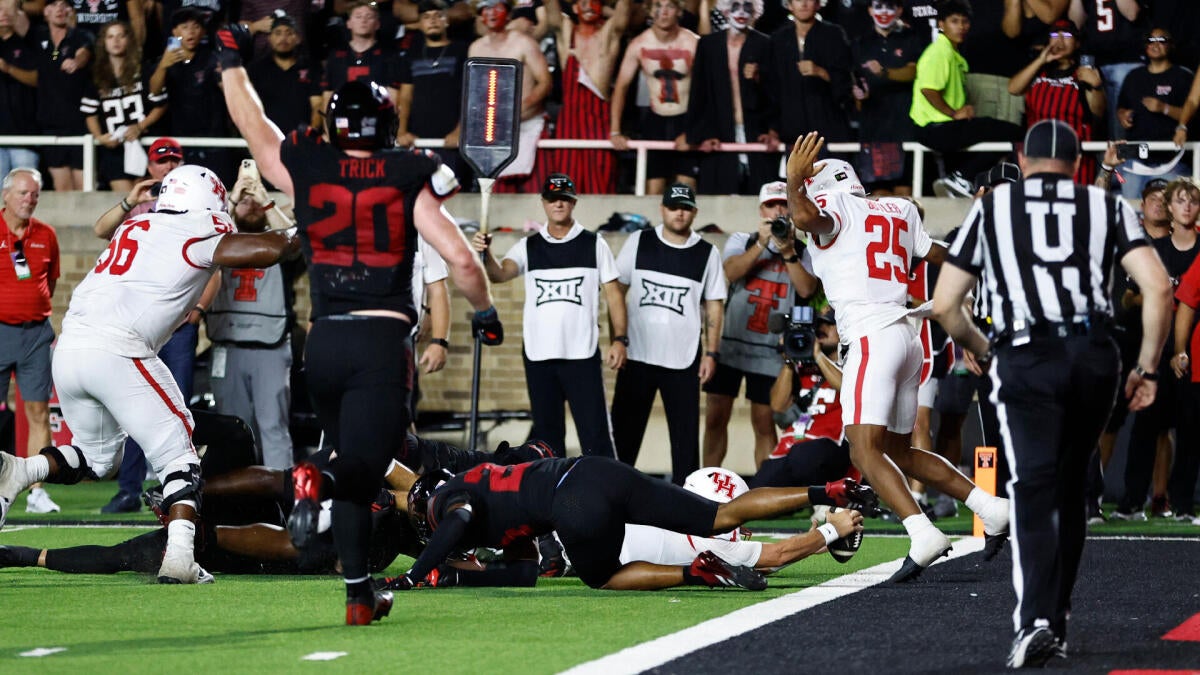 Texas Tech survives Houston comeback bid: Cougars stopped inches short of tying game on two-point conversion