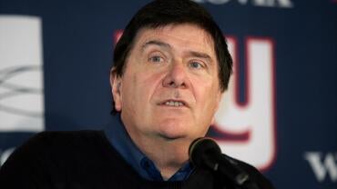 New York Giants' General Manager Ernie Accorsi speaks at an