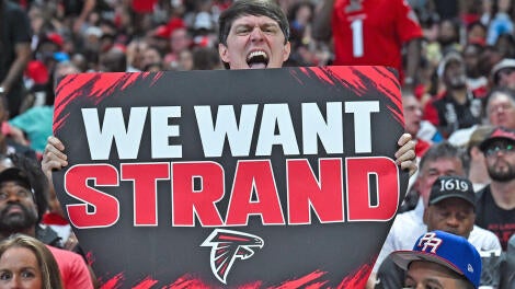 getty-falcons-fans-strand.jpg