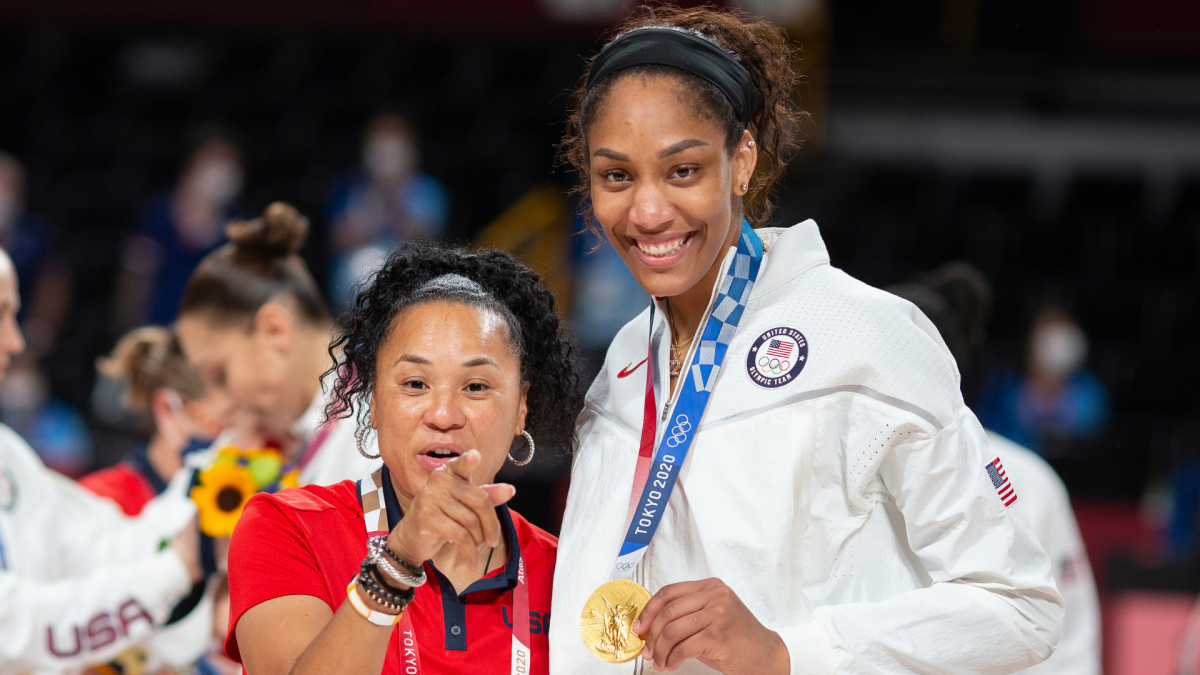 https://sportshub.cbsistatic.com/i/r/2026/09/21/2ad7e89b-69cd-42eb-9c56-78437606aac0/thumbnail/1200x675/8d5eb7ee60b73e2674678a789a6c73a8/aja-wilson-dawn-staley-goat.png
