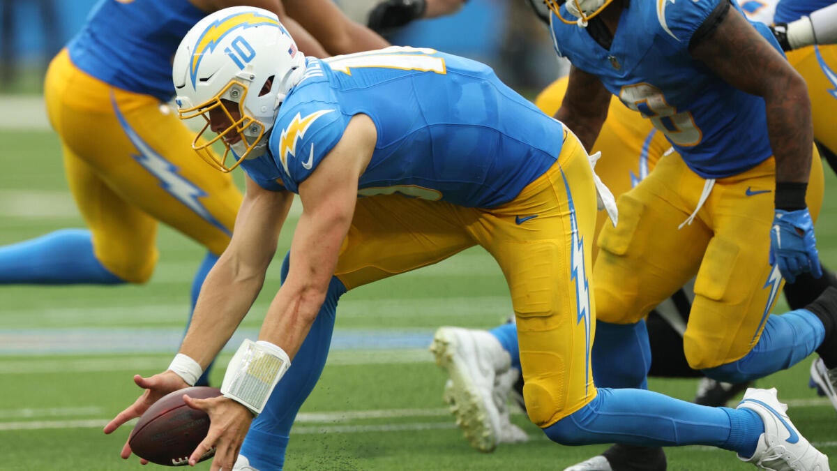 https://sportshub.cbsistatic.com/i/r/2026/09/21/44e85f9b-71f6-4de8-8659-391ffe184087/thumbnail/1200x675/35f9ade40d670dd7e117bea1984b91e6/justin-herbert-chargers-5.jpg