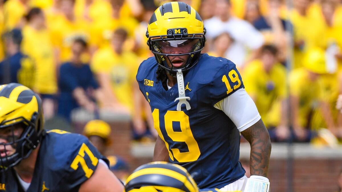 Michigan vs. Iowa prediction, pick, odds, spread: Wolverines host Hawkeyes in ranked Big Ten clash