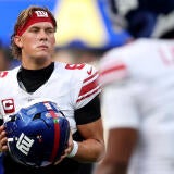 Jaxson Dart Giants sideline