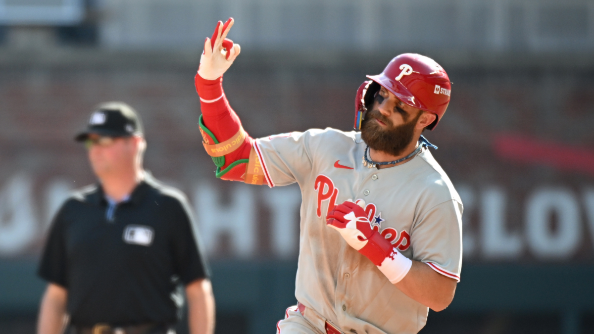Bryce Harper saves Phillies' season with massive home run vs. Braves after ugly misplay earlier in game